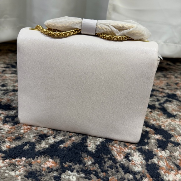 NEW Genuine Leather White Square Crossbody Bag With Gold Rivet & Chain Strap - Picture 3 of 16